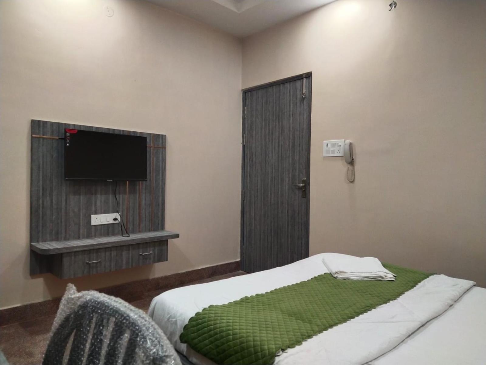 קאנפור Hotel Utsav Palace מראה חיצוני תמונה