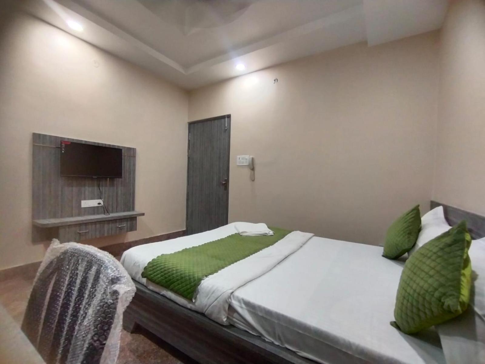 קאנפור Hotel Utsav Palace מראה חיצוני תמונה