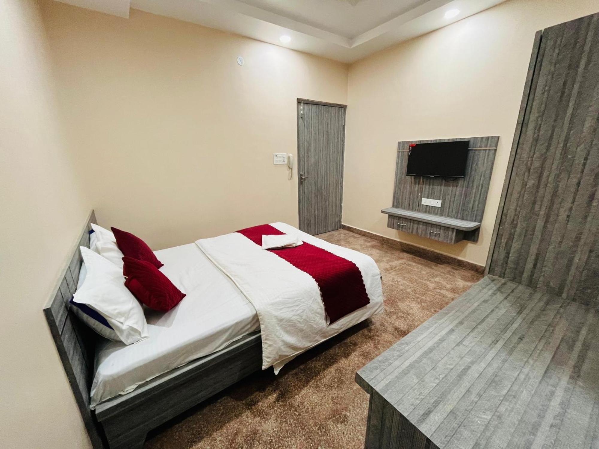קאנפור Hotel Utsav Palace מראה חיצוני תמונה