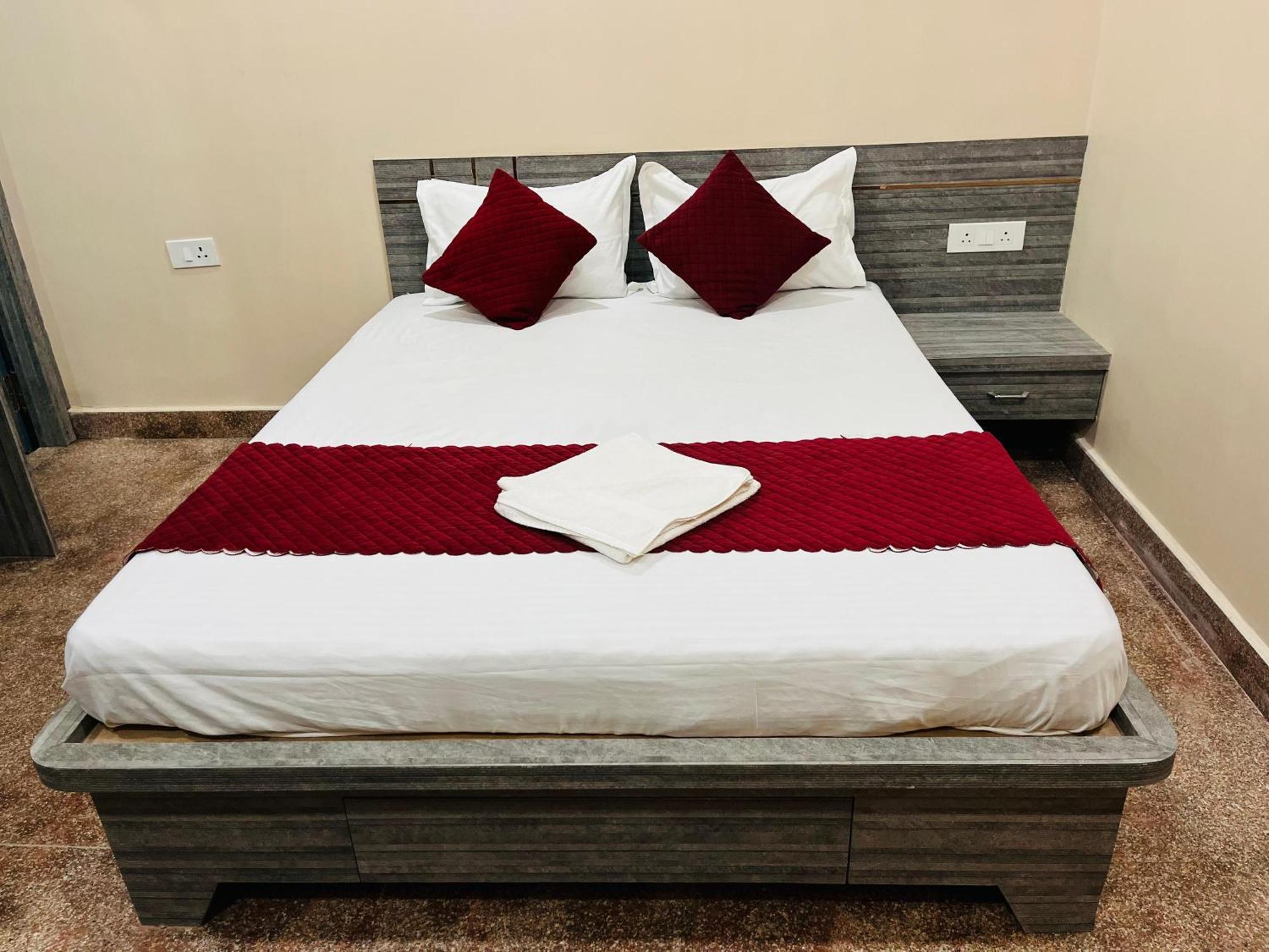 קאנפור Hotel Utsav Palace מראה חיצוני תמונה